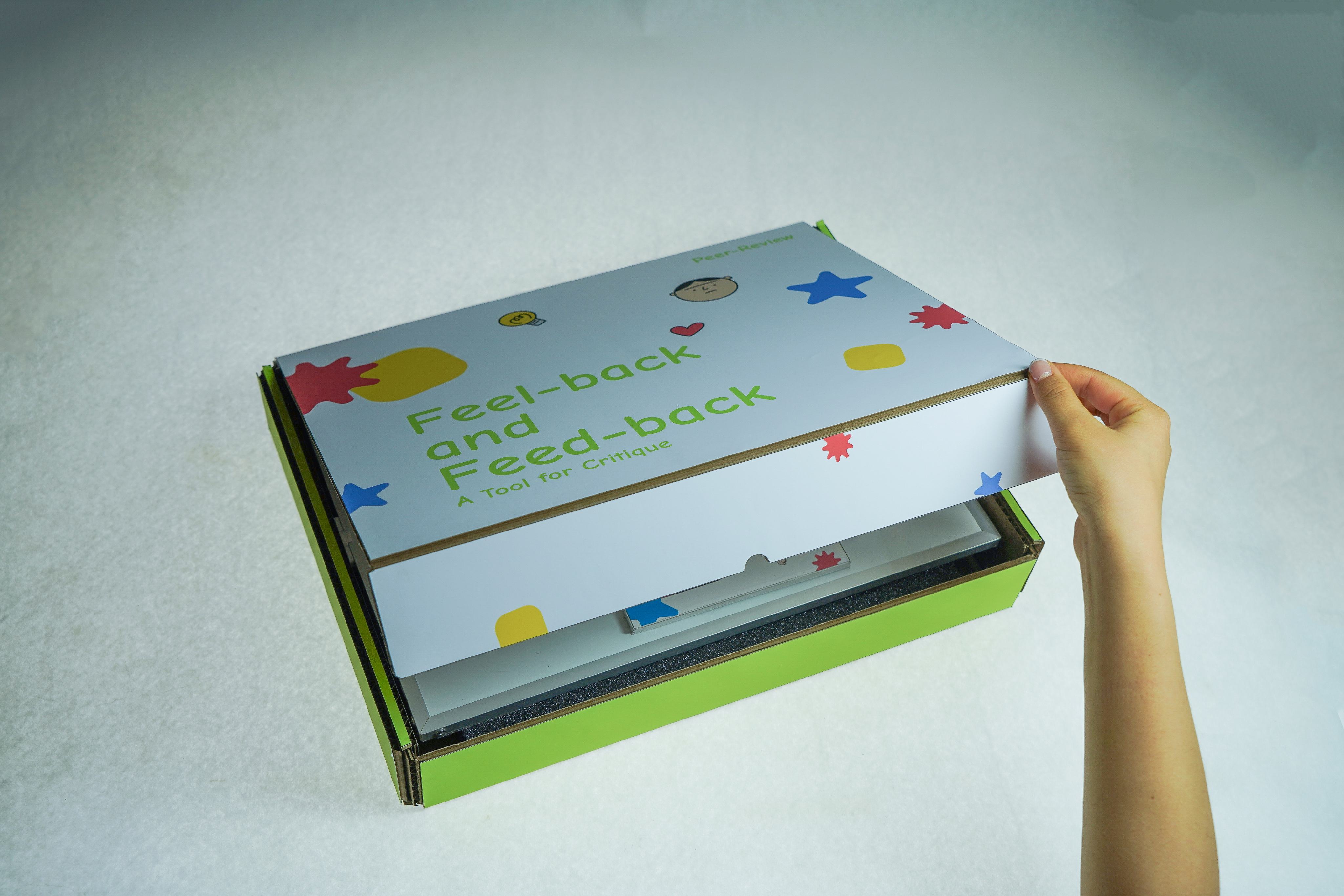 Closed Feel-back / Feed-back peer critique kit packaging